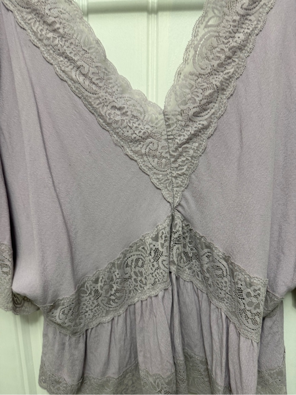 Forever 21+ Lavender Purple Button Up Lace Vneck Crop Top Size 2X (5-7) - Picture 10 of 12